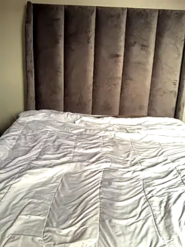 cuddlegiantbear online show from November 2025 06:24:02 AM