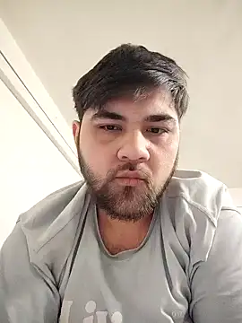 Snapshot of Koma001 chatting on February 2026 03:20:01 PM Koma001 online show from February 2026 03:20:01 PM