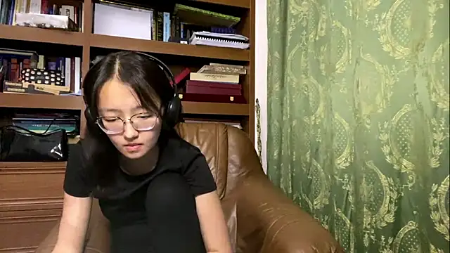 LinaClous online show from January 2026 05:27:02 PM