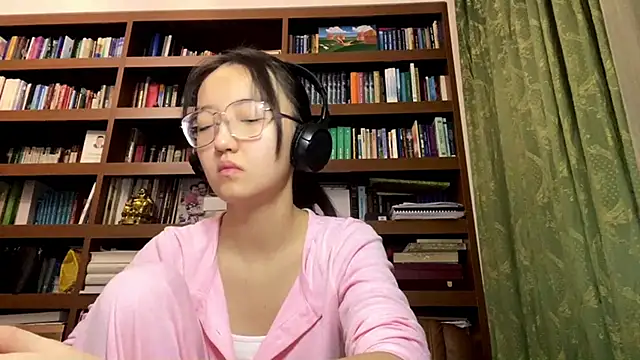 LinaClous online show from January 2026 04:11:01 PM