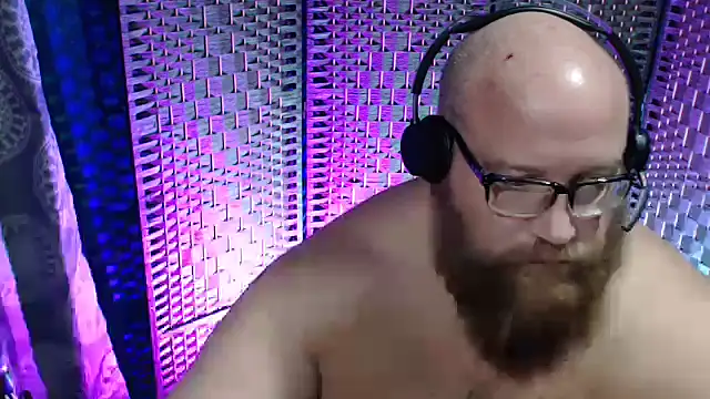 Snapshot of BigBearforCuddles chatting on January 2026 02:25:02 AM BigBearforCuddles online show from January 2026 02:25:02 AM