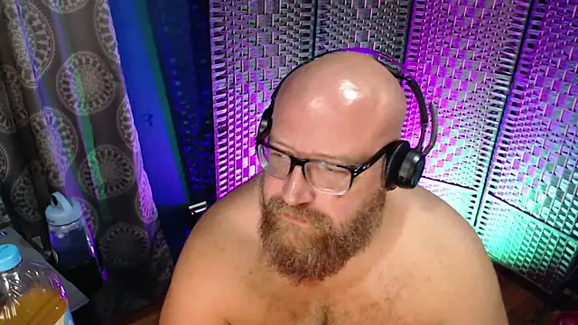 BigBearforCuddles online show from June 2026 01:30:01 AM