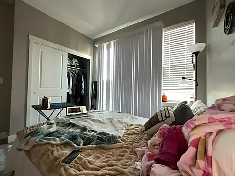 Snapshot of renesmaelily222 chatting on February 2026 11:27:02 PM renesmaelily222 online show from February 2026 11:27:02 PM