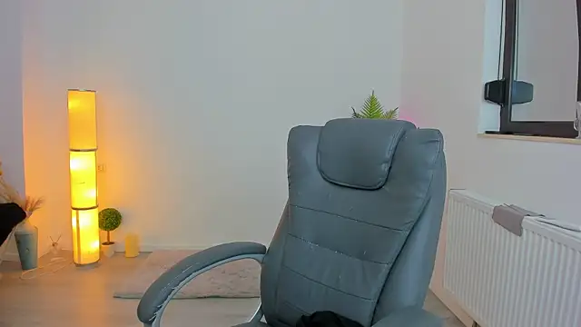 Snapshot of Serennax chatting on November 2025 04:48:02 AM Serennax online show from November 2025 04:48:02 AM