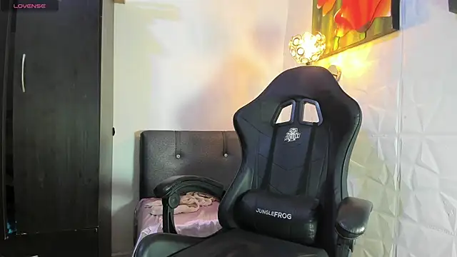 Snapshot of Miss_clarepocahose chatting on November 2025 02:22:01 AM Miss clarepocahose online show from November 2025 02:22:01 AM