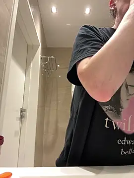 TomilaSi online show from April 2026 07:22:02 PM