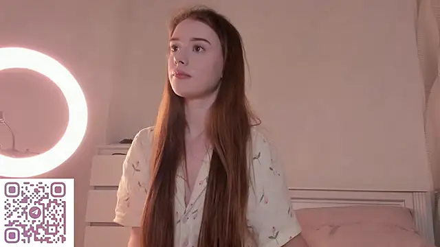 AmyForYouu online show from December 2025 09:21:02 PM