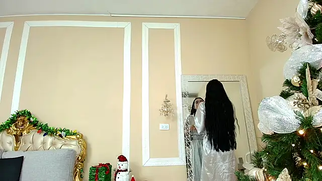 HallieStone online show from December 2025 01:51:01 PM