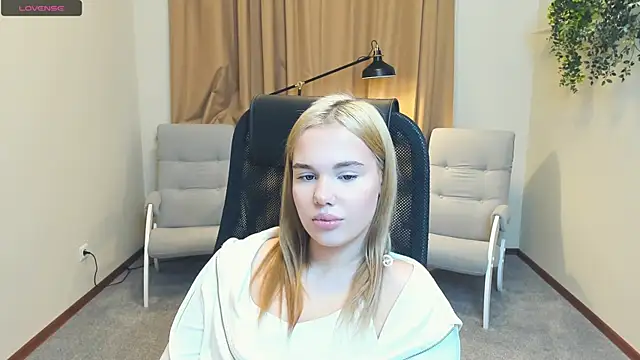 Snapshot of CorrineSchrodt chatting on November 2025 12:49:02 PM CorrineSchrodt online show from November 2025 12:49:02 PM