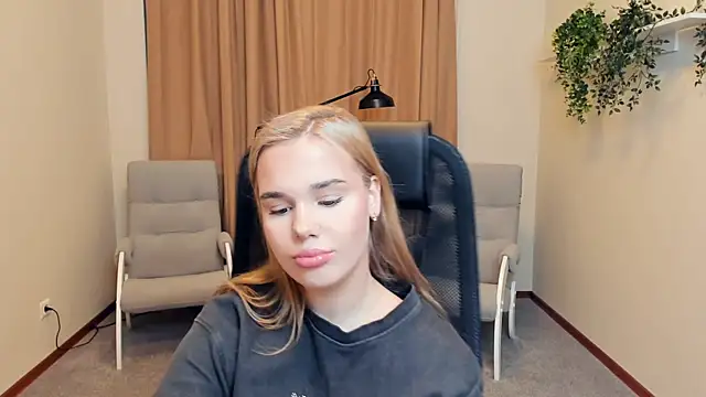 Snapshot of CorrineSchrodt chatting on November 2025 02:53:02 PM CorrineSchrodt online show from November 2025 02:53:02 PM