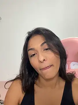 Snapshot of Laurapocahontas chatting on November 2025 12:24:02 AM Laurapocahontas online show from November 2025 12:24:02 AM