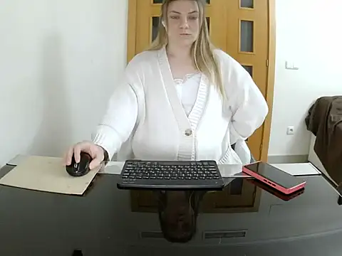 Snapshot of Adelyxveex chatting on November 2025 11:07:02 PM Adelyxveex online show from November 2025 11:07:02 PM