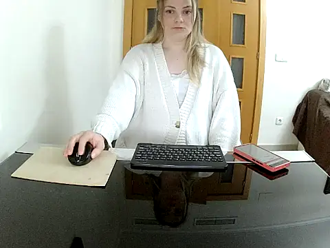 Snapshot of Adelyxveex chatting on November 2025 11:19:02 PM Adelyxveex online show from November 2025 11:19:02 PM