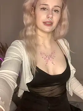 Snapshot of MilaElin chatting on December 2025 09:20:02 PM MilaElin online show from December 2025 09:20:02 PM