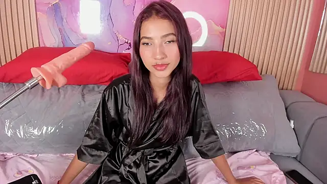 Snapshot of Maybeelin_ chatting on November 2025 10:00:02 PM Maybeelin online show from November 2025 10:00:02 PM