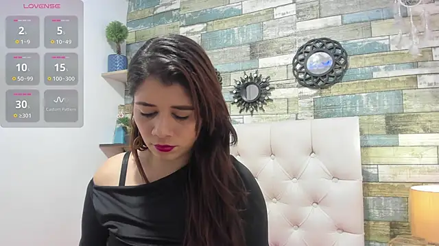 Snapshot of EmilyCambell chatting on November 2025 06:43:01 PM EmilyCambell online show from November 2025 06:43:01 PM