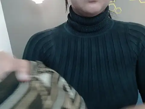 Snapshot of Elektrarosy chatting on November 2025 11:07:02 PM Elektrarosy online show from November 2025 11:07:02 PM