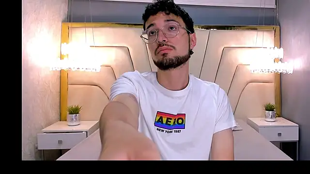 Snapshot of JonnyGreey chatting on November 2025 07:50:02 PM JonnyGreey online show from November 2025 07:50:02 PM