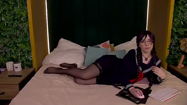 YukiNort online show from April 2026 06:20:01 PM