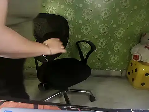 01Monika online show from December 2025 05:13:01 AM