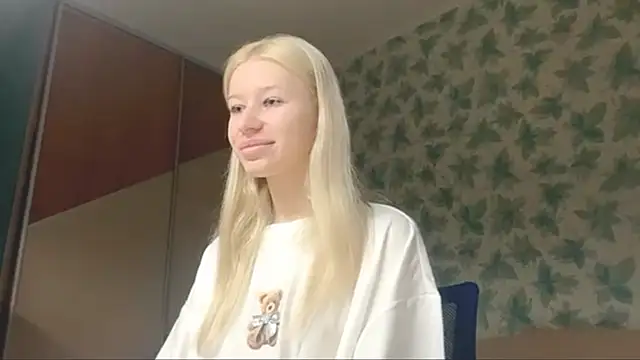 Snapshot of Barbie_Blondie chatting on December 2025 07:07:02 PM Barbie Blondie online show from December 2025 07:07:02 PM