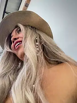 IsaSantoDomingo online show from November 2025 02:09:02 PM