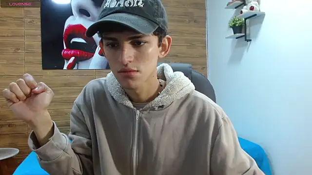 Michaelkoiv online show from December 2025 12:25:01 PM