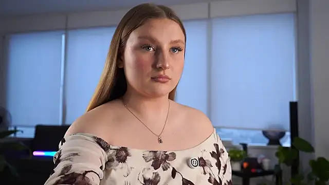 RemediosStrekas online show from December 2025 05:15:02 AM