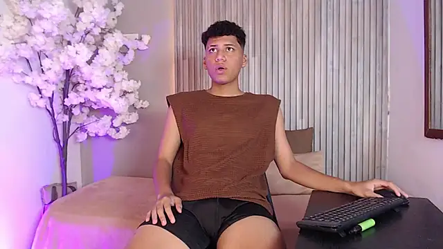 Snapshot of Andrey_Lev1 chatting on November 2025 07:49:02 PM Andrey Lev1 online show from November 2025 07:49:02 PM