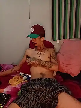 Snapshot of theyllorwillian chatting on June 2026 03:25:02 PM theyllorwillian online show from June 2026 03:25:02 PM
