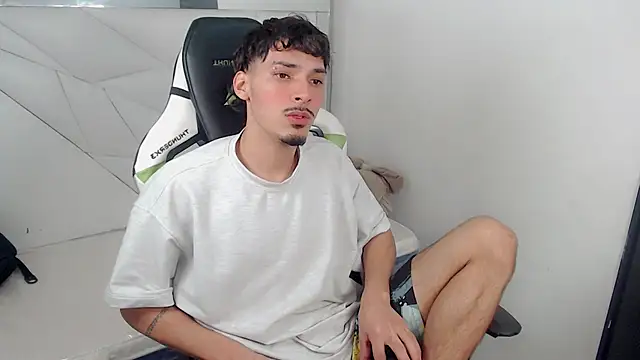 Snapshot of Yankeee_ chatting on November 2025 04:13:02 AM Yankeee online show from November 2025 04:13:02 AM