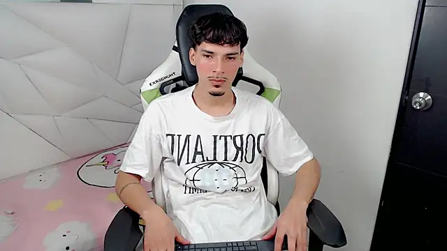 Snapshot of Yankeee_ chatting on November 2025 03:53:02 AM Yankeee online show from November 2025 03:53:02 AM