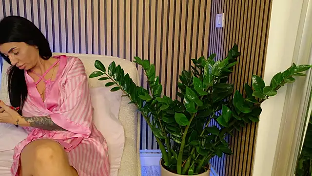 Snapshot of _Khalifa_ chatting on November 2025 07:43:01 AM Khalifa online show from November 2025 07:43:01 AM