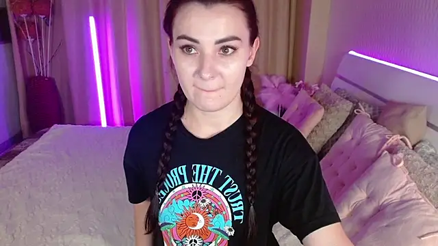 Snapshot of AdeleCutie chatting on November 2025 12:25:01 AM AdeleCutie online show from November 2025 12:25:01 AM