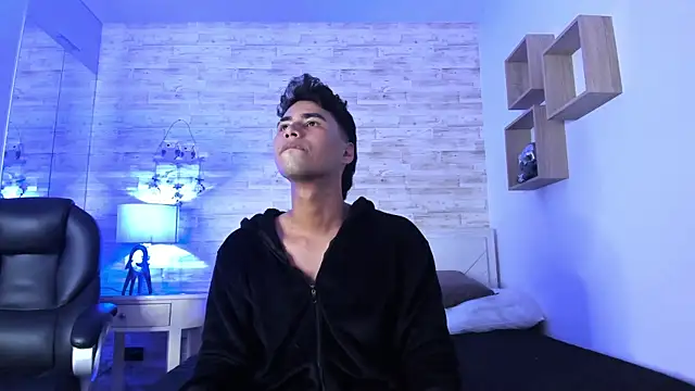 Snapshot of Simon_Pernia chatting on November 2025 06:34:01 PM Simon Pernia online show from November 2025 06:34:01 PM