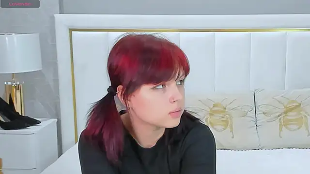 HANNA BELL online show from December 2025 11:45:01 PM