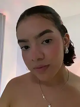 Snapshot of fluffycurls chatting on March 2026 11:39:02 AM fluffycurls online show from March 2026 11:39:02 AM