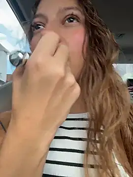 Vanneskk online show from April 2026 07:44:01 PM