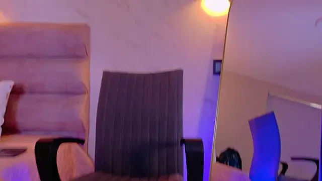 Mia Cullen online show from February 2026 12:33:02 PM