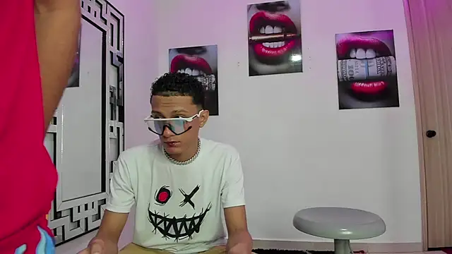 COUPLES BOYS online show from December 2025 06:11:01 AM