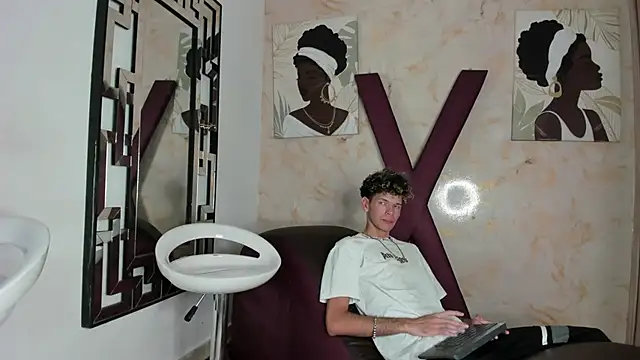 COUPLES BOYS online show from May 2026 07:31:02 PM