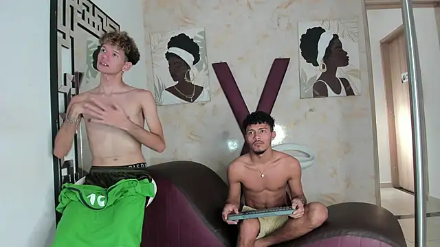 COUPLES BOYS online show from May 2026 07:22:01 PM