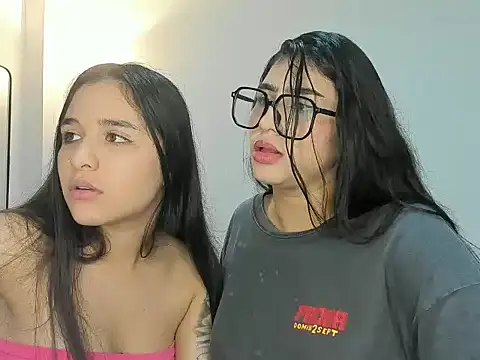 Snapshot of ROUS_SWEET_ chatting on December 2025 01:55:02 AM ROUS SWEET online show from December 2025 01:55:02 AM