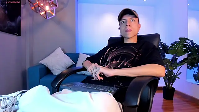 Snapshot of Bastthianxxx chatting on November 2025 11:36:02 AM Bastthianxxx online show from November 2025 11:36:02 AM