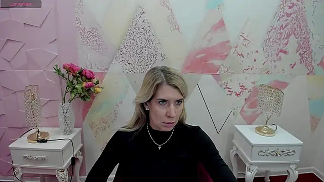 Snapshot of Juicy_wel1 chatting on December 2025 11:15:01 AM Juicy wel1 online show from December 2025 11:15:01 AM