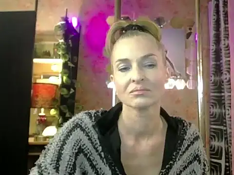 Snapshot of Soniakiss chatting on May 2026 01:40:02 PM Soniakiss online show from May 2026 01:40:02 PM