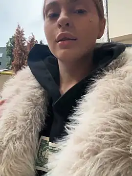 Snapshot of MilenaLuxury chatting on November 2025 01:47:02 PM MilenaLuxury online show from November 2025 01:47:02 PM