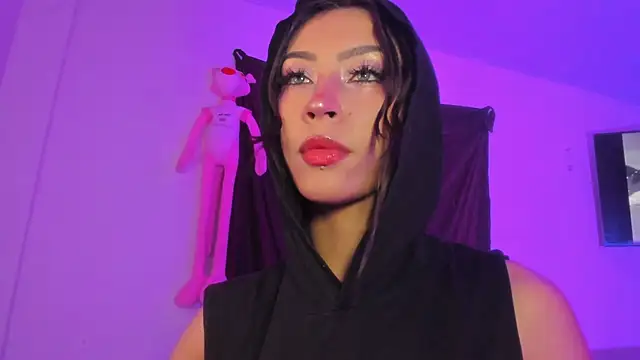 Snapshot of Ounla_Sweet chatting on July 2026 05:53:02 AM Ounla Sweet online show from July 2026 05:53:02 AM