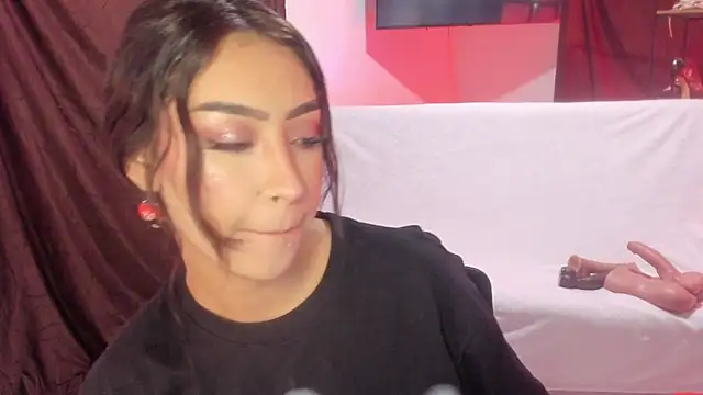 Snapshot of Ounla_Sweet chatting on August 2026 03:05:01 AM Ounla Sweet online show from August 2026 03:05:01 AM