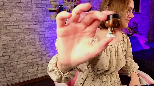 Mia Mooore online show from December 2025 01:52:02 PM